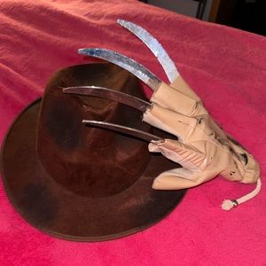 Nightmare on elm street hat and glove set